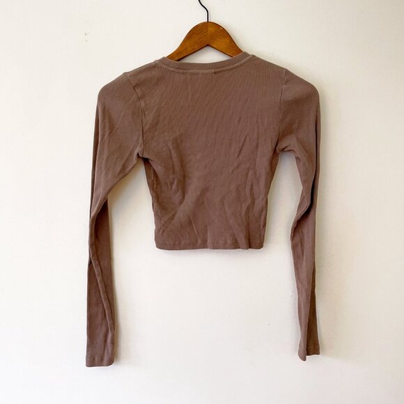 Aritzia Tna Cropped Rib Long Sleeve Tee in Turner Taupe, size Small - Picture 3 of 5